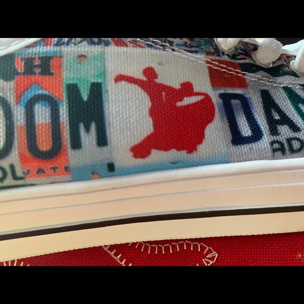 Chuck Taylor-like NIB Sneakers 6  white red blu - Picture 2 of 7